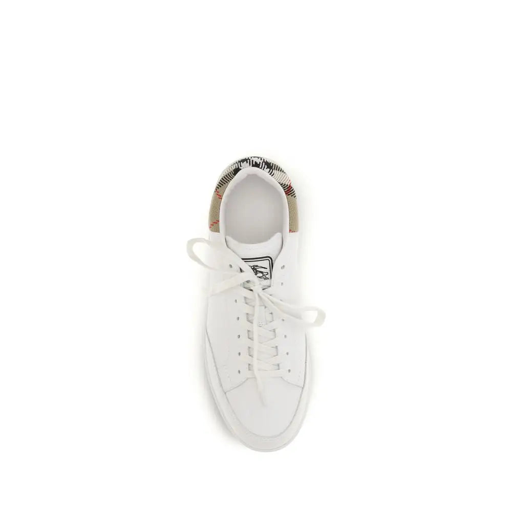 Burberry white calf læder low top sneakers med ternmønster på hælhætten
