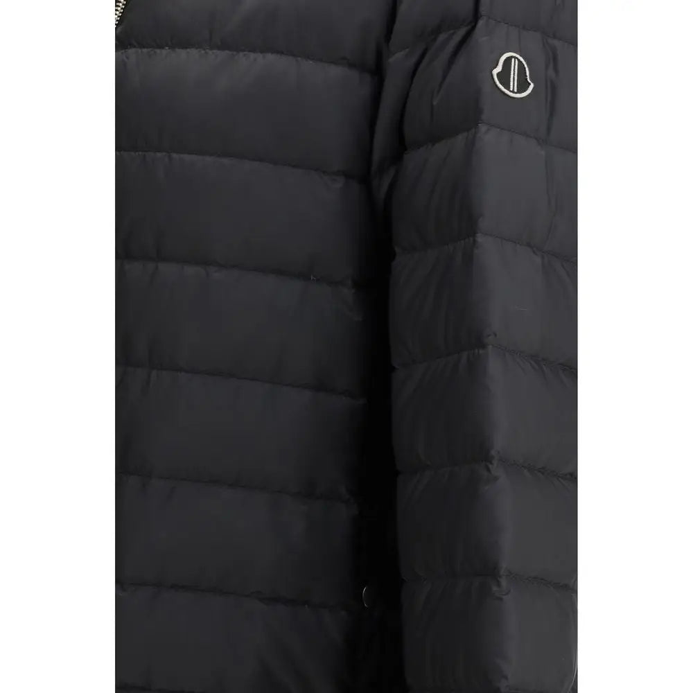 Sort Moncler x Rick Owens sort polyester jakke med hvid logo i outlet mærkevarer