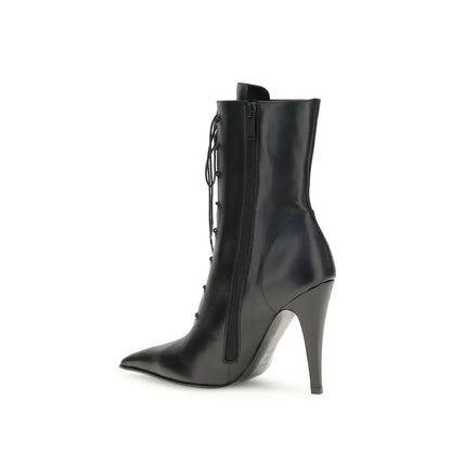 Sort Alexander McQueen sort læder ankle boot med spids tå og høj stiletto hæl. 100% originale brands