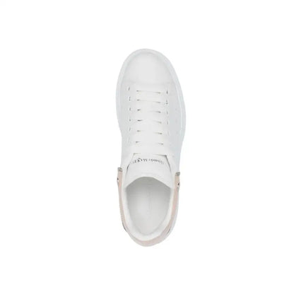 Alexander McQueen white chunky sneakers med minimalist design og metallisk lynlås