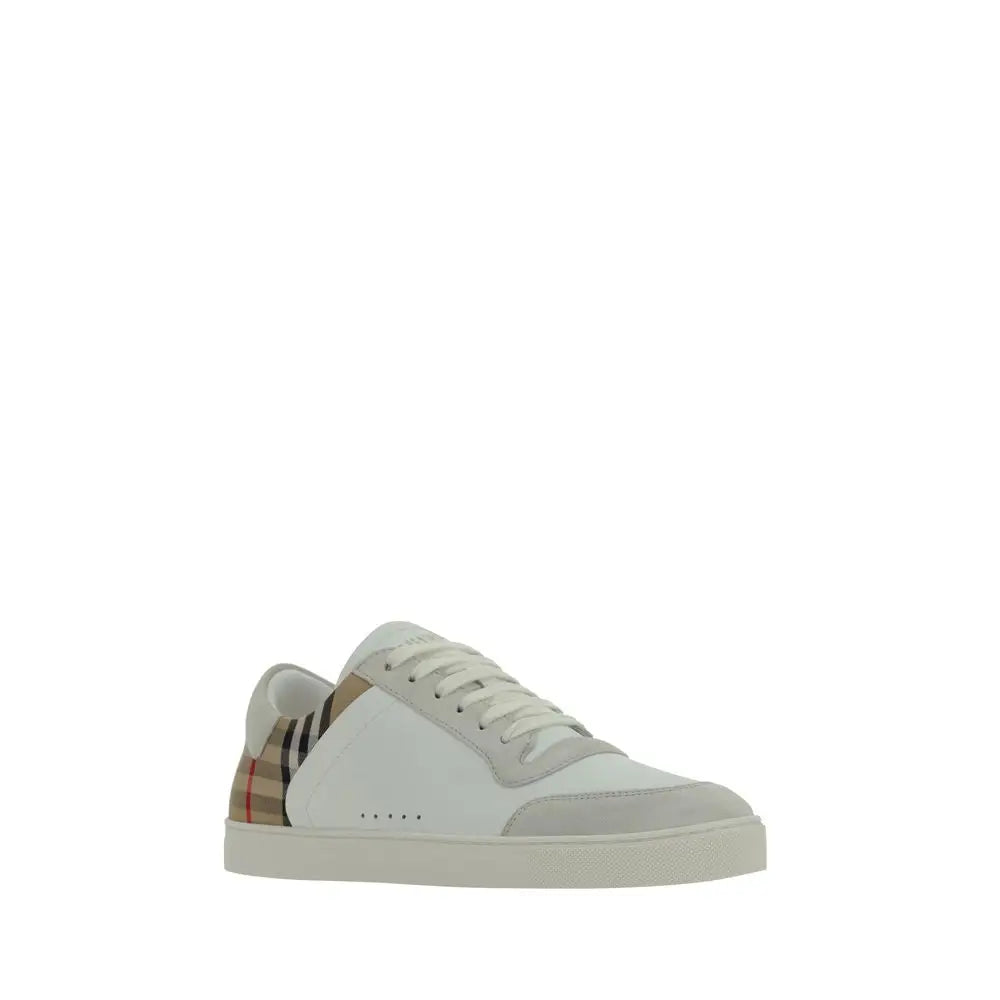 Hvide Burberry low top sneakers i læder med beige og brun ternet hæl