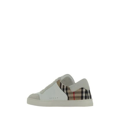 Burberry hvide læder low top sneakers med klassisk check mønster
