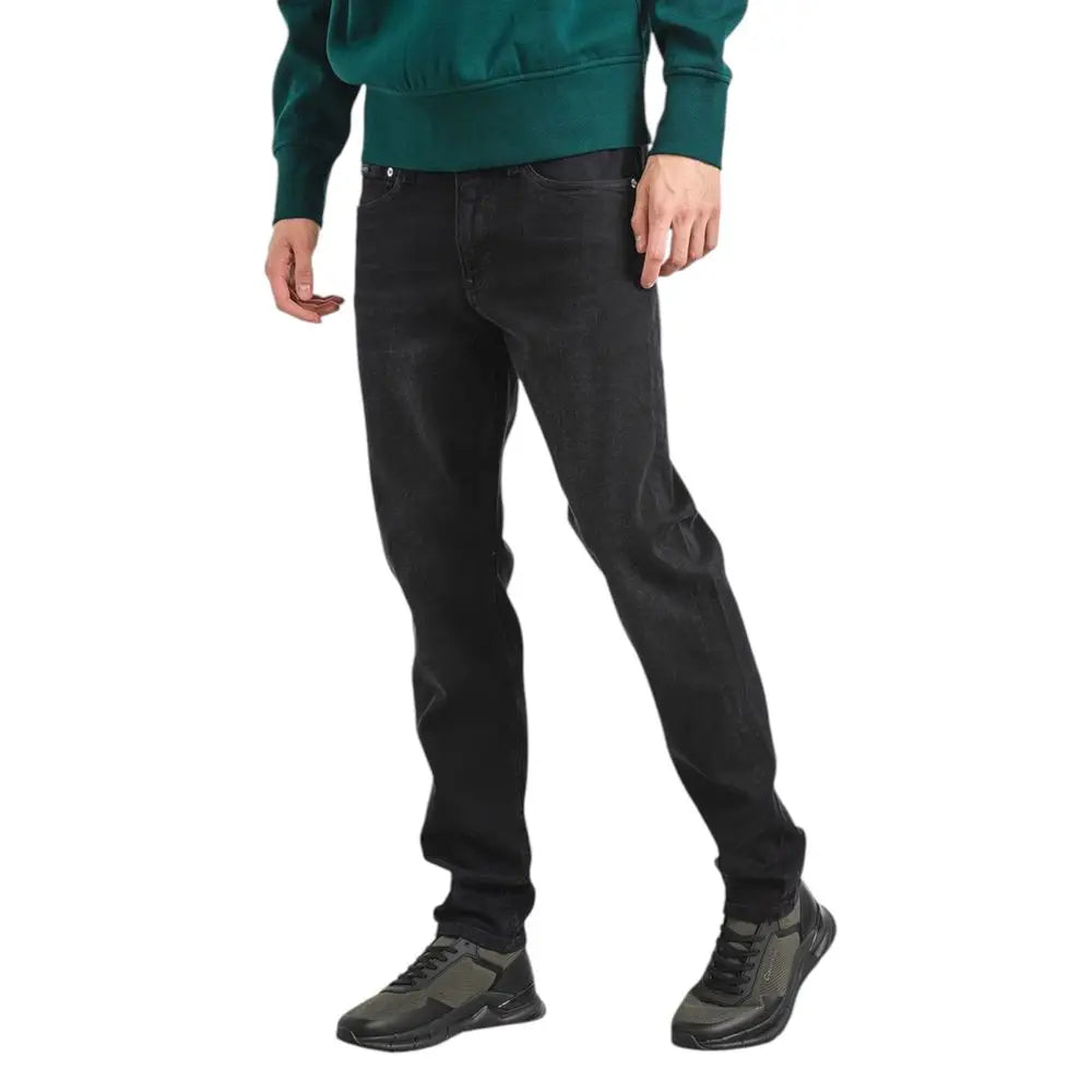 Calvin Klein jeans sorte slim-fit denim med ligeben og klassisk design