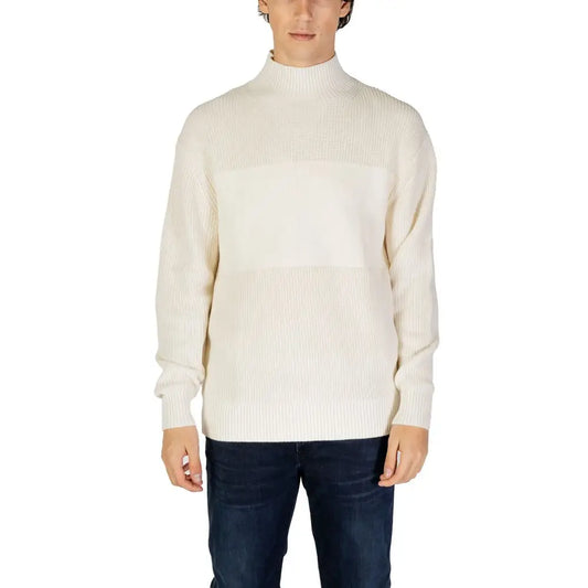 Calvin Klein Jeans cremfarvet rib-strikket turtleneck sweater med subtil vandret stribe mønster