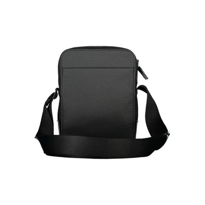 Calvin Klein sleek black skuldertaske med kontrasterende detaljer i sort tekstureret læder
