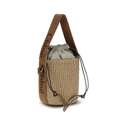 Chloé beige raffia bucket bag med brunt læderrem og snøring