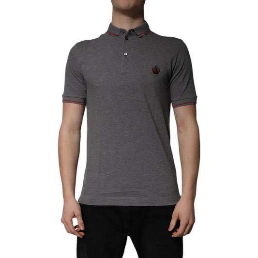 Grå heklet Dolce & Gabbana polo t-shirt med rød-sort trim og krone-logo. 100% originale brands