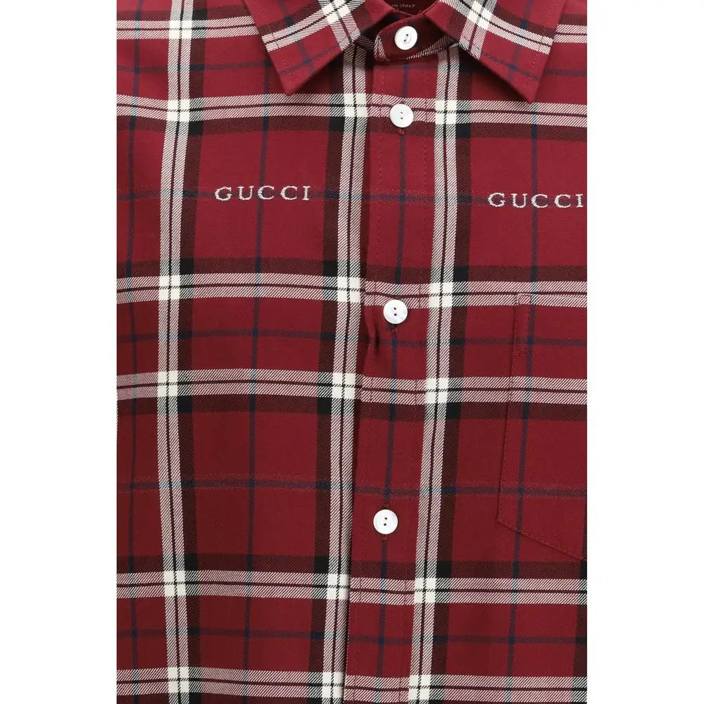 Rød ternet Gucci skjorte med hvide og sorte striber, broderede logoer