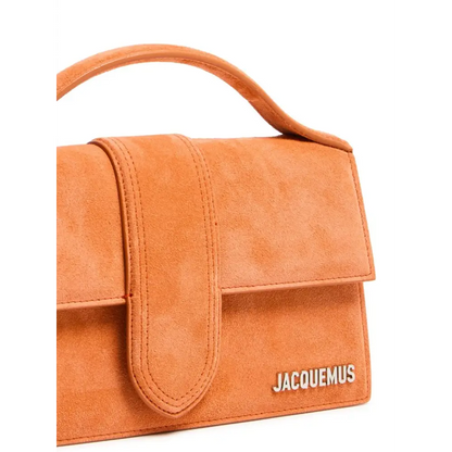 Tan Jacquemus Terracotta læder Le Grand Bambino taske med minimalistisk klaffelukning