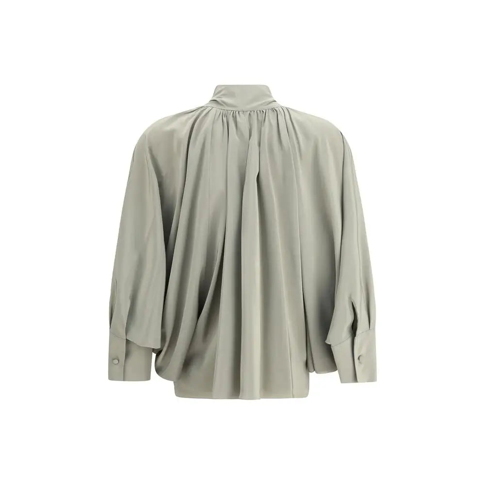 Max Mara Leonida silk blouse i blød salviegrøn med høj hals og lange ærmer