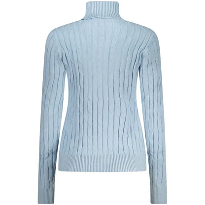 Lysblå kabelstrikket turtleneck sweater i azzurro viscosa til kvinder