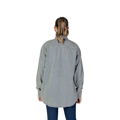 Kvinde i Replay Blue Cotton shirt med grå-hvide striber