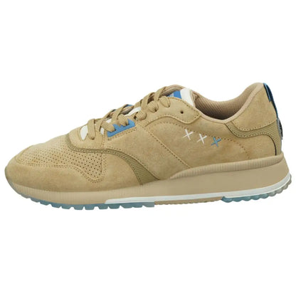 Tan suede sneakers med lyseblå accenter og broderede x’er på siden i Scotch & Soda beige leather low top design